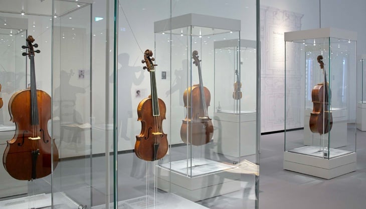 Museum-Vitrines.jpg