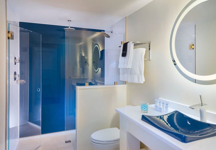 Shower with blue backpainted glass