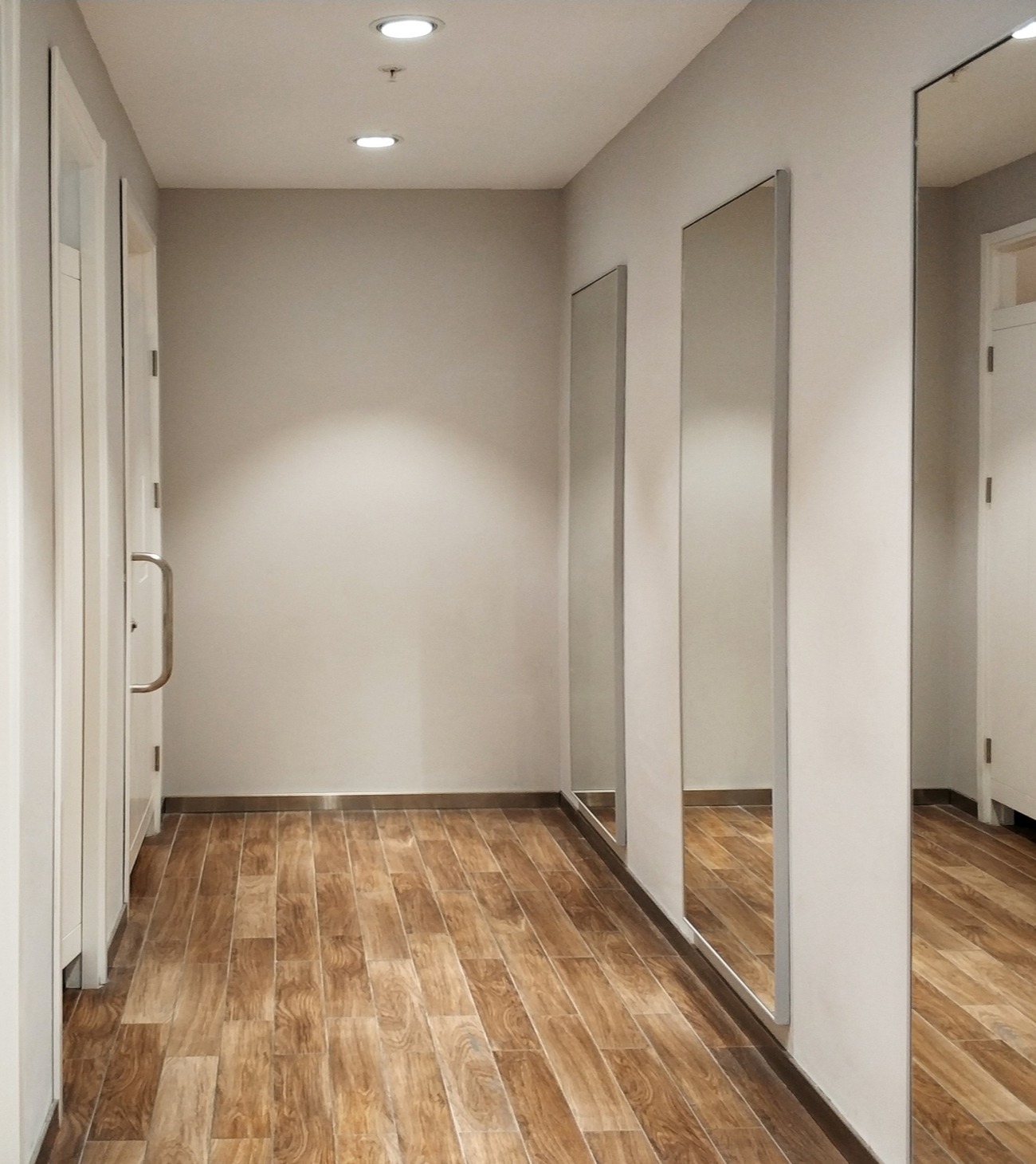 Fitting room mirrors with hardwood floor