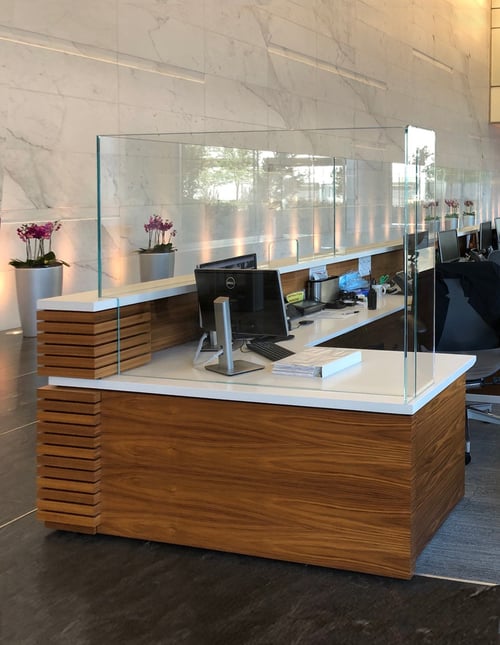 Conoco Desk Set with Glass Surround Divider