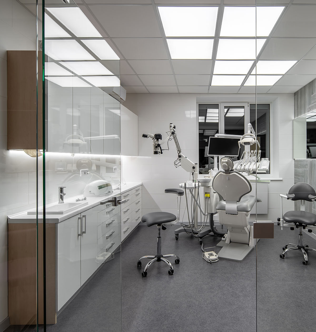 glass doors in dentist office